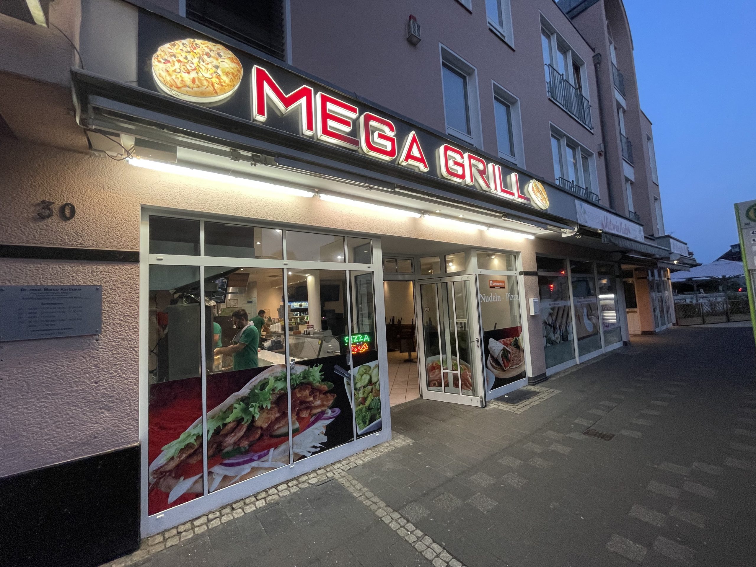 Mega Grill Außen